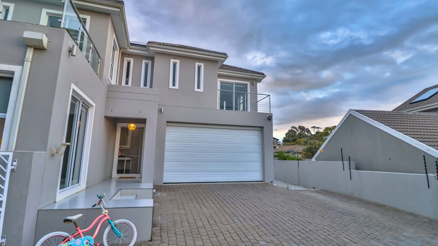 4 Bedroom Property for Sale in Dennegeur Western Cape